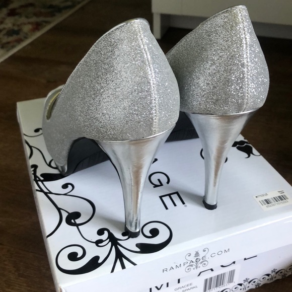 RAMPAGE Platform Pumps - Picture 2 of 3